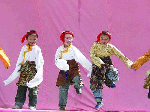 孩子的喜愛是朗瑪藝術延續傳承的基礎。