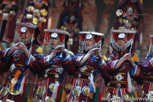 阿里宣舞表演。