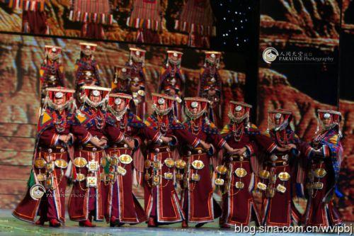 阿里宣舞表演。