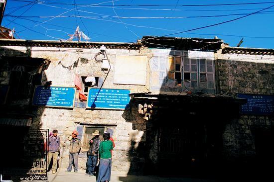 正在維修的夏扎大院。