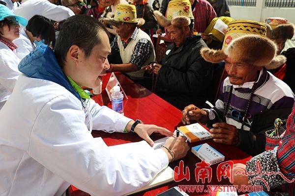 湖北“組團式”援藏醫療隊開展免費義診活動