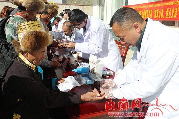 湖北“組團式”援藏醫療隊開展免費義診活動