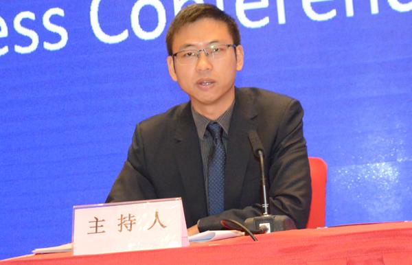 主持人：西藏自治區(qū)黨委外宣辦（政府新聞辦）三處副處長(zhǎng) 羅鐵柱.jpg