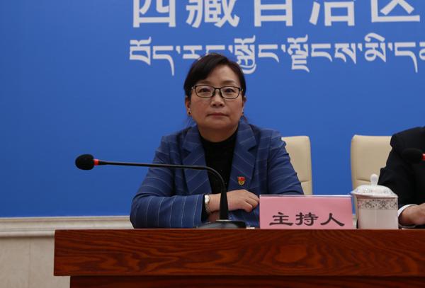 主持人：區黨委宣傳部副部長、區政府新聞辦主任  德吉卓嘎.jpg