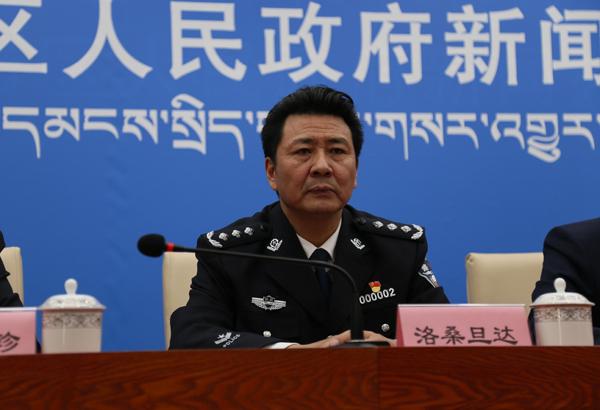 發言人：區應對新冠肺炎疫情工作領導小組辦公室防控醫療組成員，區公安廳黨組副書記、常務副廳長 洛桑旦達.jpg