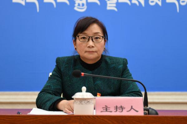 主持人：西藏自治區黨委宣傳部副部長、區政府新聞班主任-德吉卓嘎.jpg