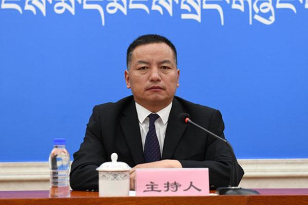 主持人：西藏自治區(qū)黨委宣傳部對(duì)外傳播處處長(zhǎng) 楊洪森.jpg