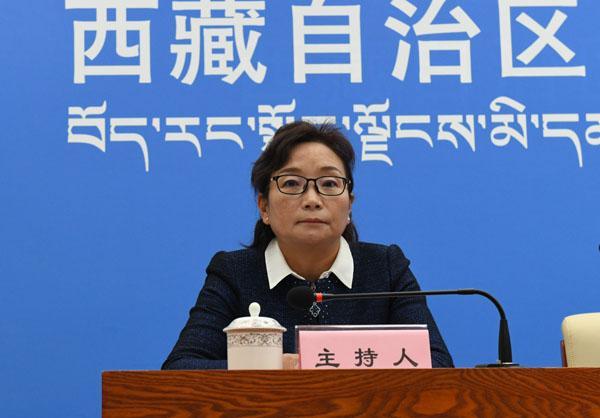 主持人：區黨委宣傳部副主任、政府新聞辦主任 德吉卓嘎.jpg