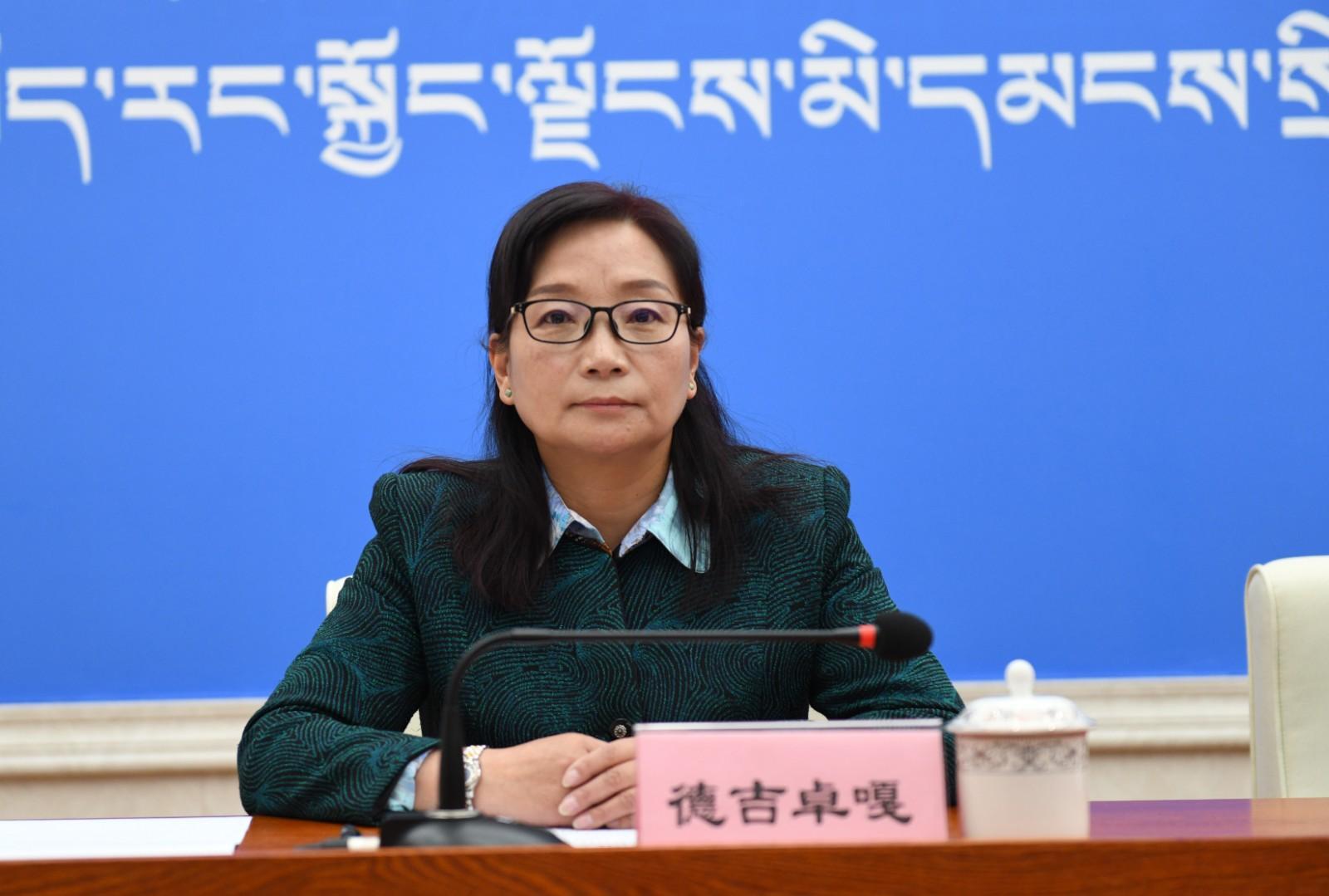 主持人：西藏自治區黨委宣傳部副部長、政府新聞辦主任 德吉卓嘎.JPG