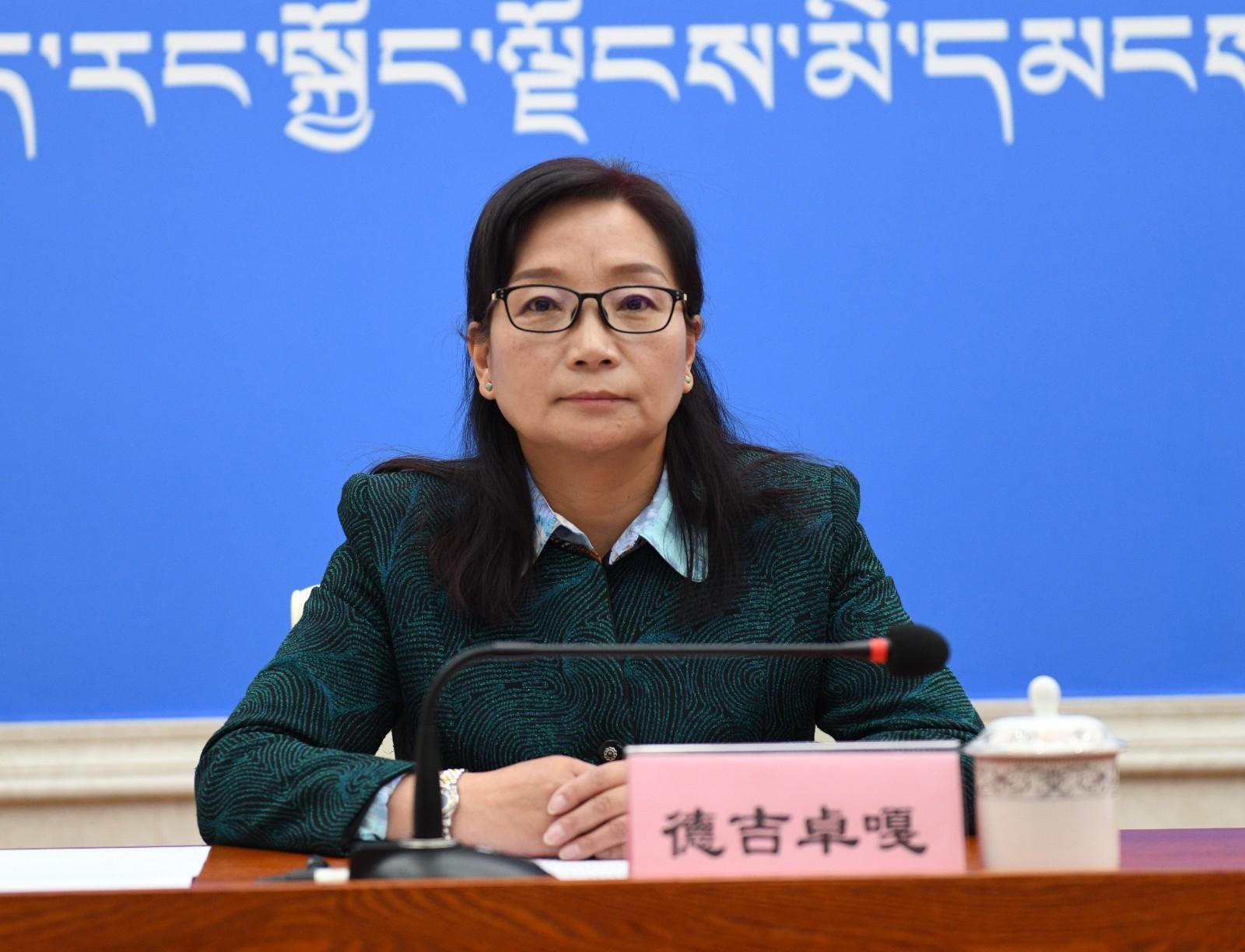 主持人：西藏自治區(qū)黨委宣傳部副部長、政府新聞辦主任 德吉卓嘎.JPG