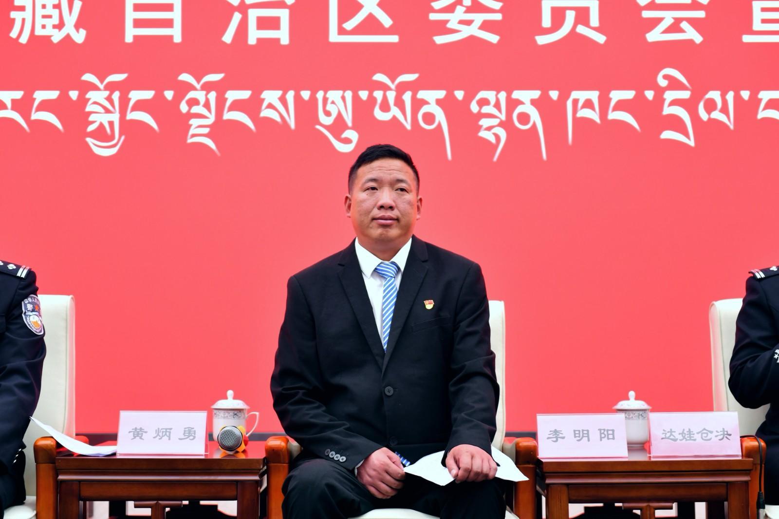 新聞發言人：日喀則市崗巴縣委常委、崗巴鎮黨委書記李明陽 .jpg