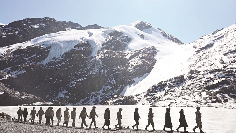 清華大學師生赴西藏軍區某部開展活動